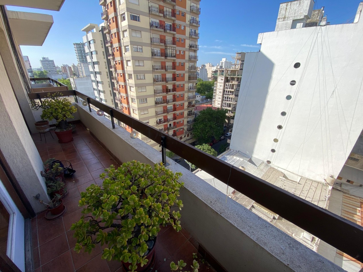 Departamento 4 Ambientes al frente con cochera y baulera Plaza Mitre 