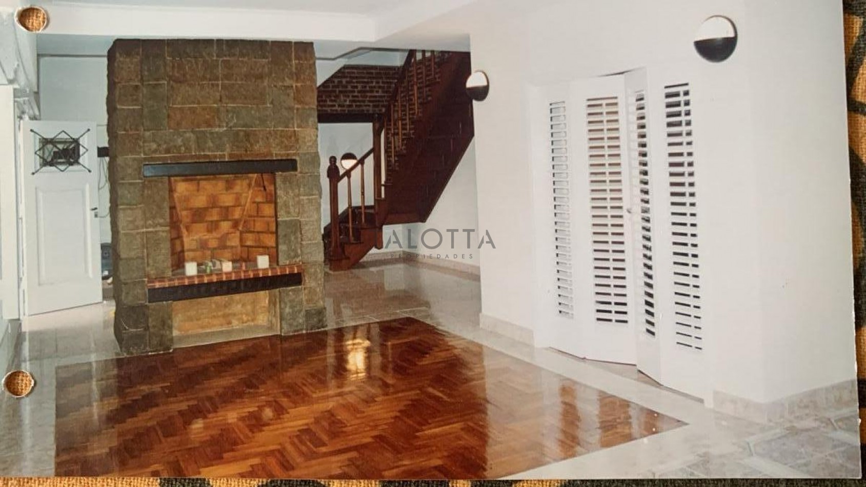 Casa 5 ambientes con gran parque barrio Santa Cecilia a una cuadra de la costa 