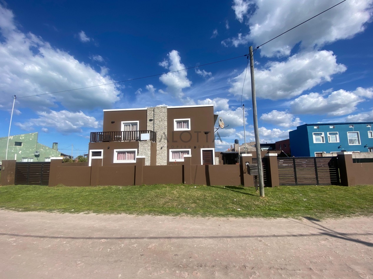 Venta de complejo de departamentos a 30 metros de la costanera 