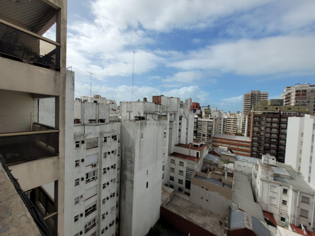 Departamento 2 ambientes reciclado y amoblado con cochera 