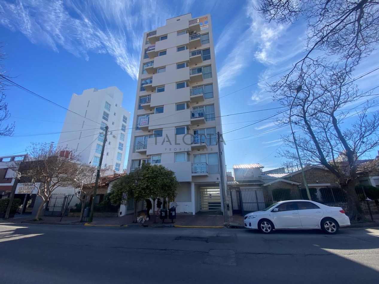 Departamento semipiso 2 ambientes al frente con balcon 