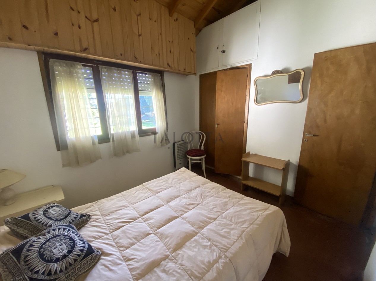 Casa 3 ambientes con parque 