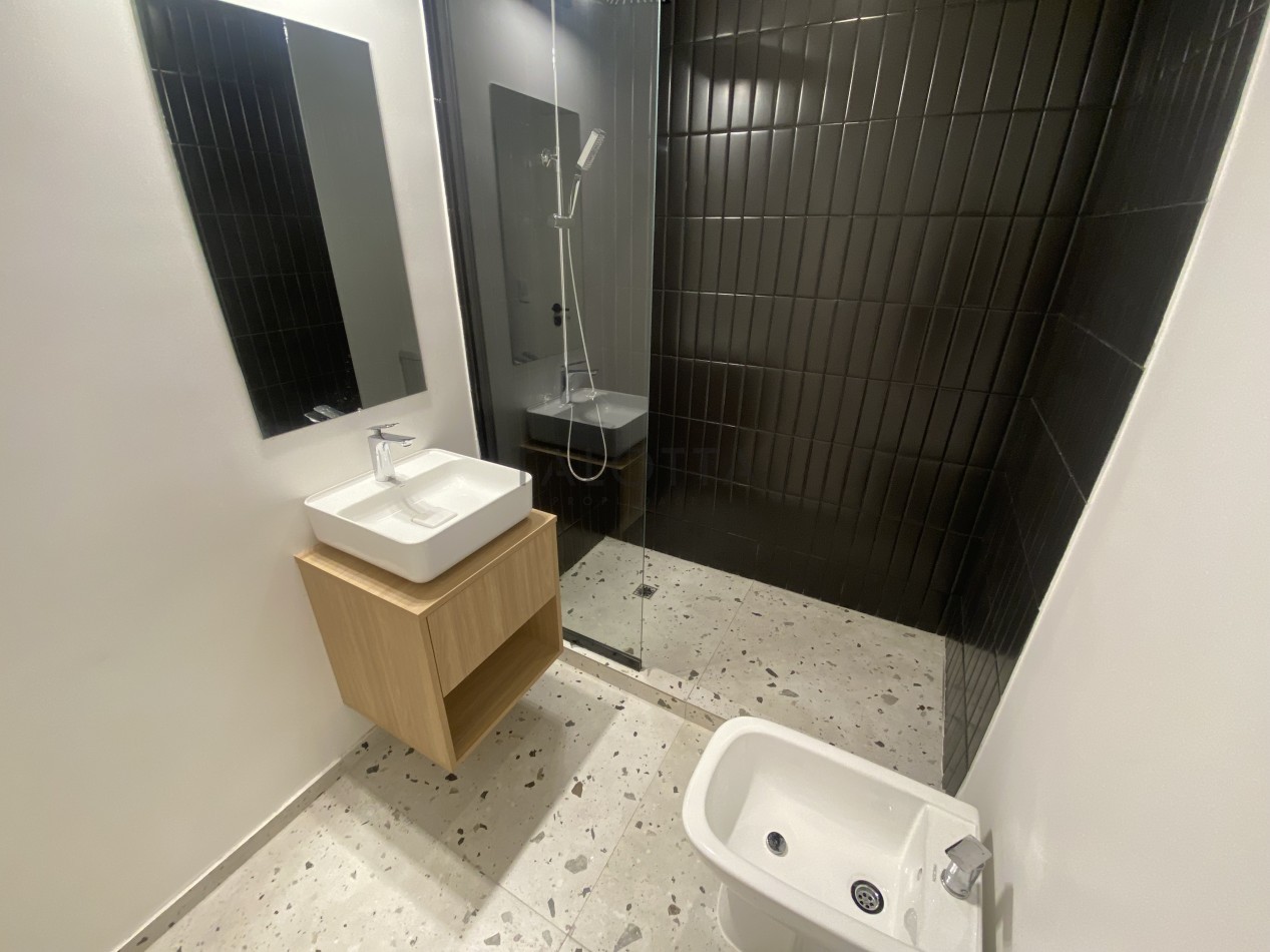 Departamento 2 Ambientes a estrenar con patio y parrilla  