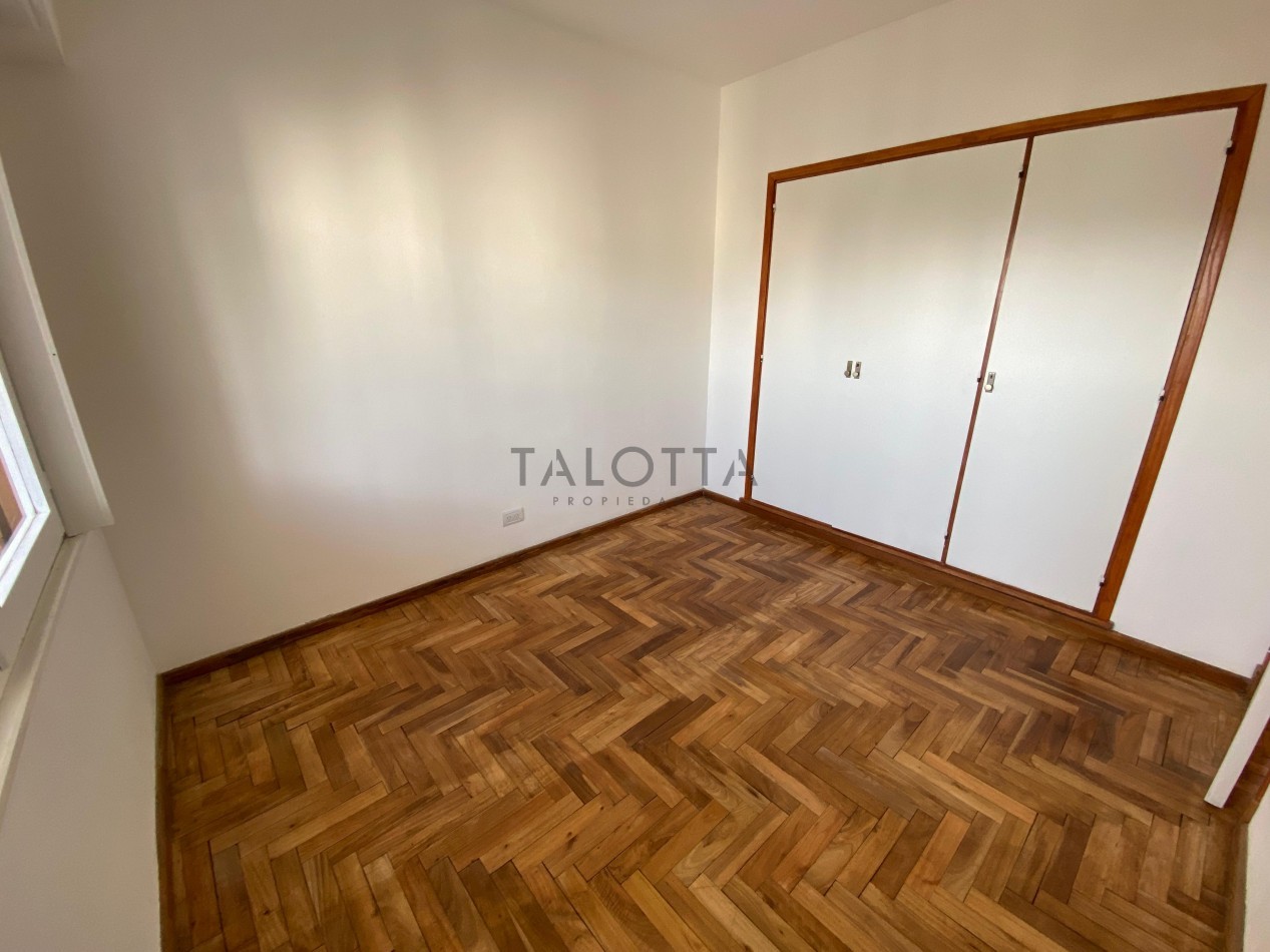 Departamento 4 Ambientes al frente con cochera y baulera Plaza Mitre 