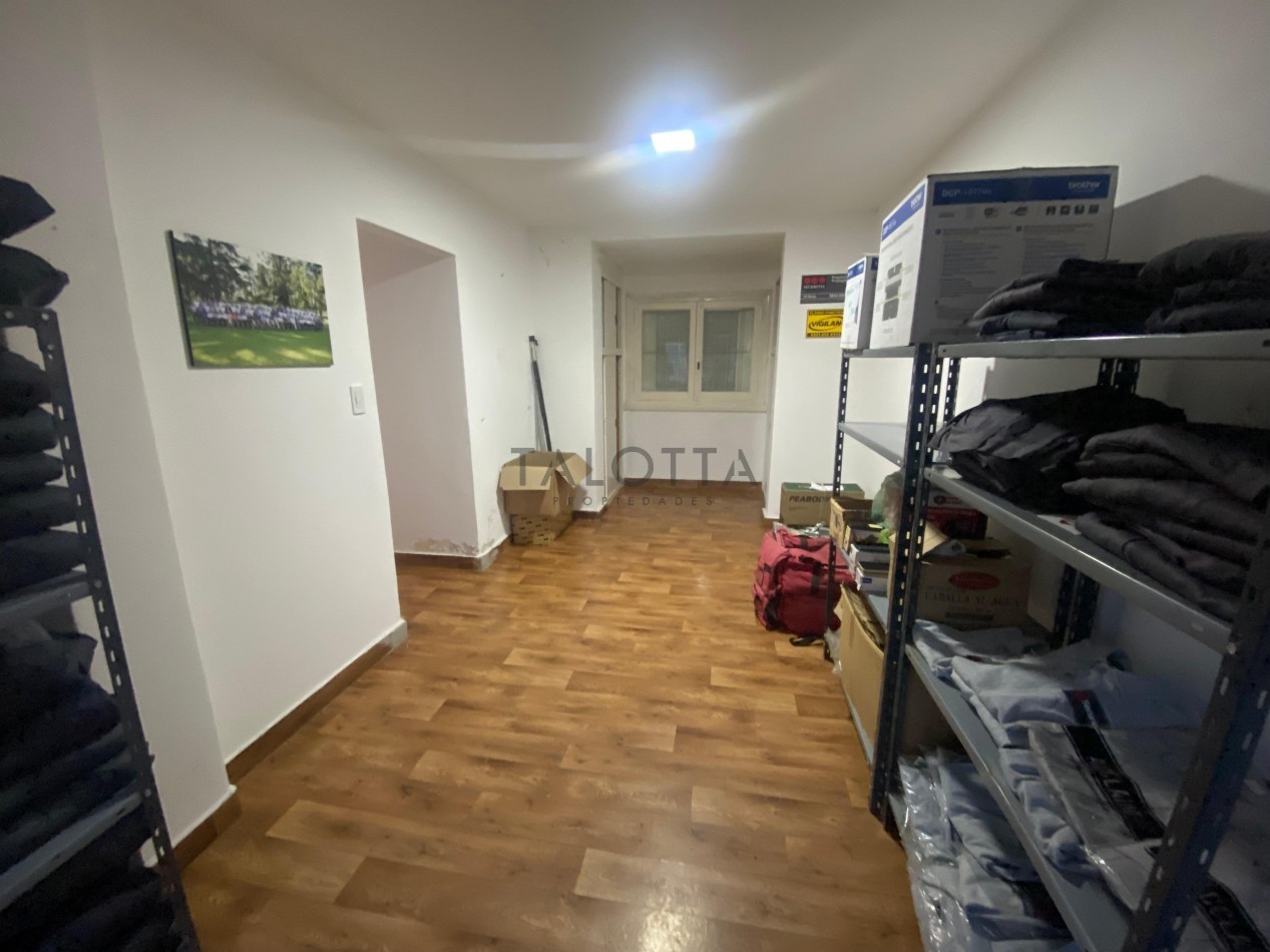 Casa 5 ambientes con gran parque barrio Santa Cecilia a una cuadra de la costa 