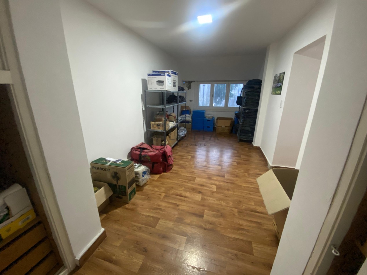 Casa 5 ambientes con gran parque barrio Santa Cecilia a una cuadra de la costa 