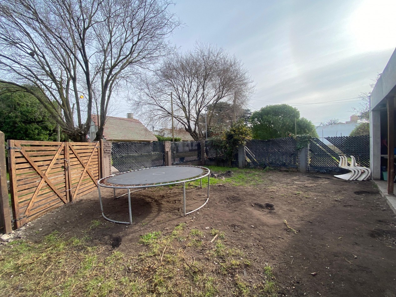 Casa 4 ambientes con parque en Alfar  