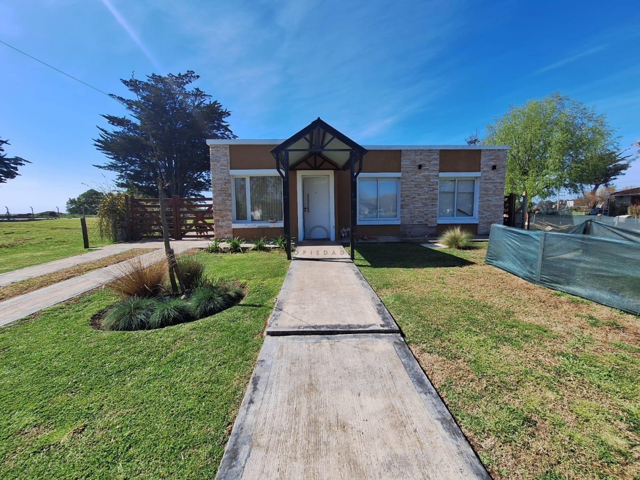 CASA 4 AMBIENTES CON PARQUE 