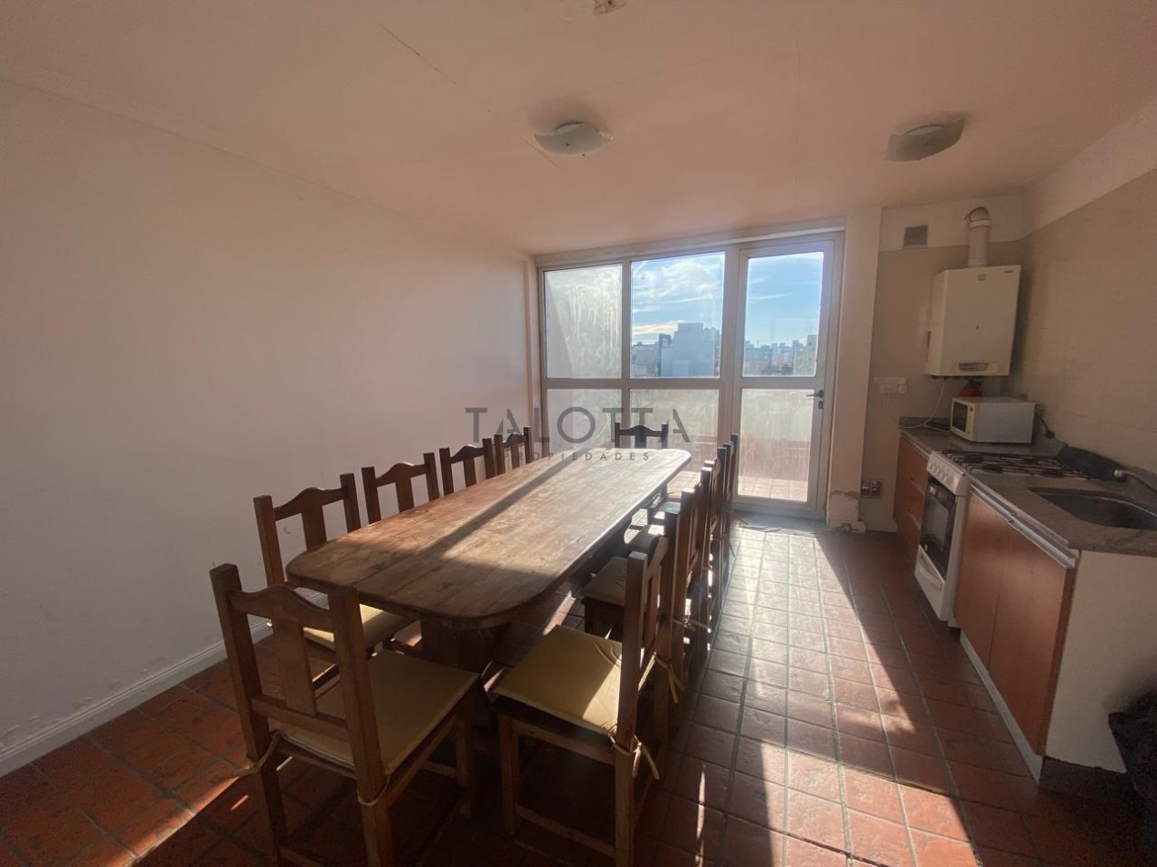 Departamento semipiso 2 ambientes al frente con balcon 