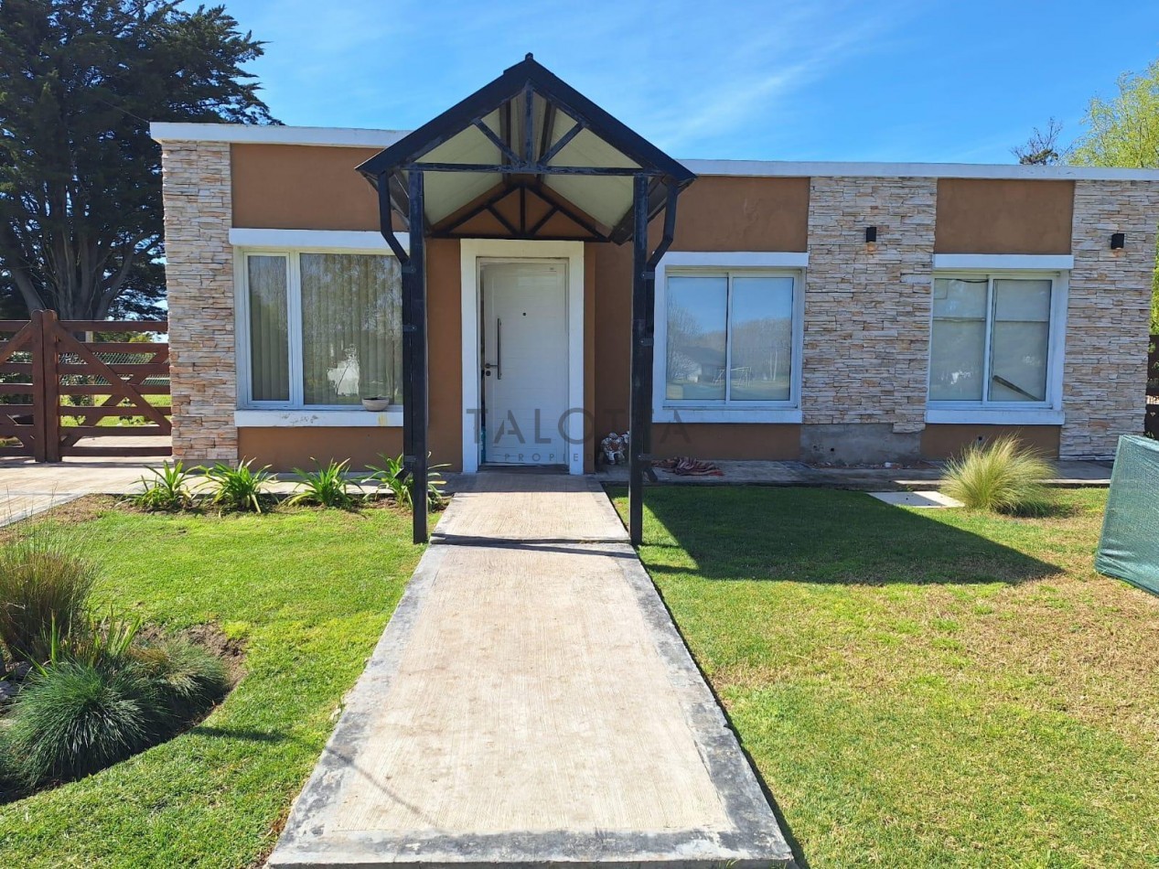 CASA 4 AMBIENTES CON PARQUE 