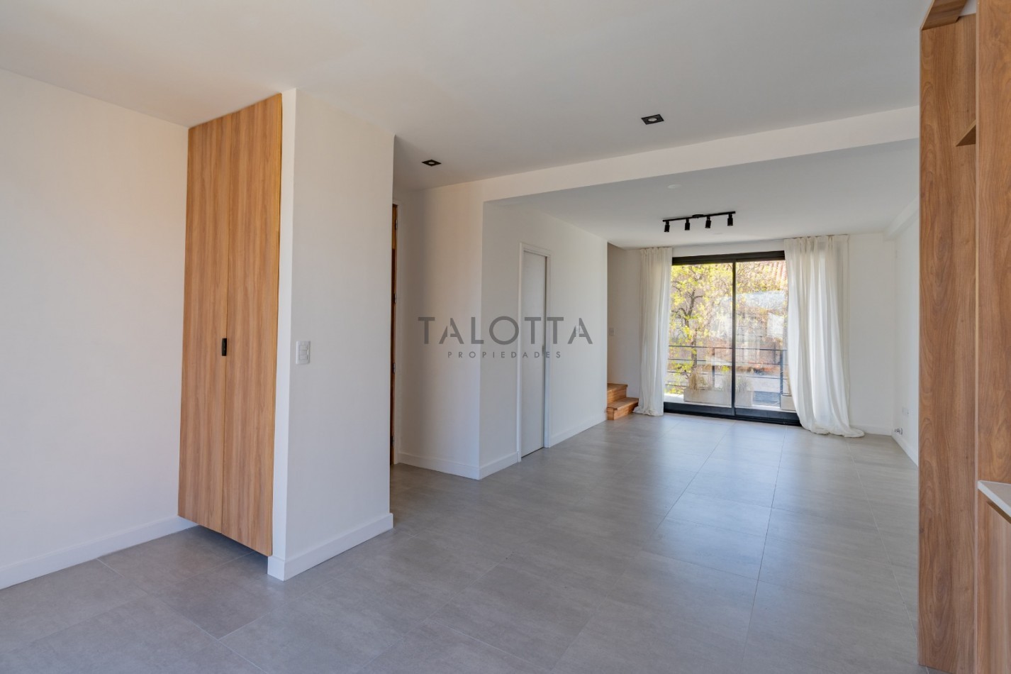 Ph 3 ambientes al frente con balcon al frente con parrilla y cochera a estrenar 