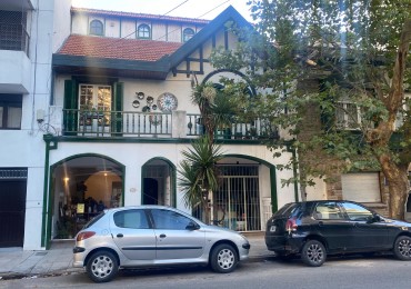 Casa 3 ambientes + locales comerciales en block 