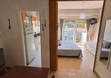 Monoambiente con balcon a la calle 