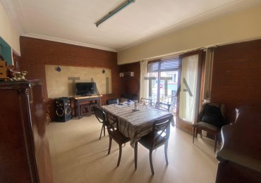 Departamento 4 ambientes al frente con balcon y terraza 