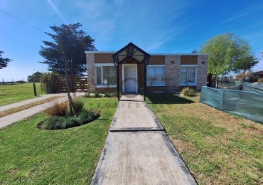 CASA 4 AMBIENTES CON PARQUE 